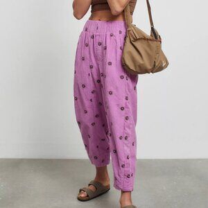 BDG Size Medium Zaria Floral Embroidered Corduroy Pull On Pants